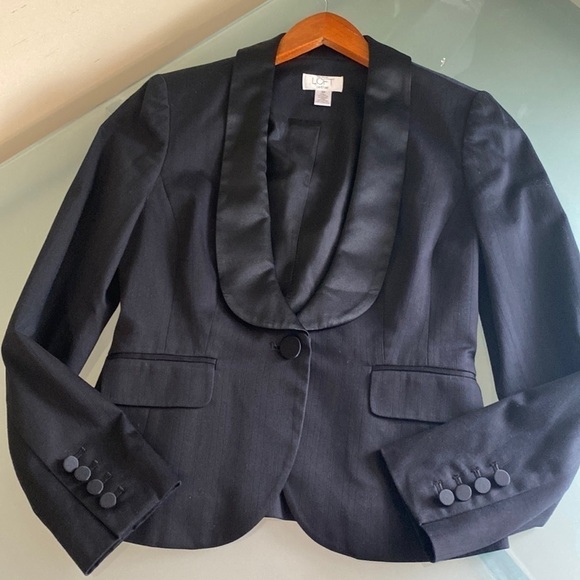 Like NEW Ann Taylor Black Blazer Size 0P - Picture 2 of 6